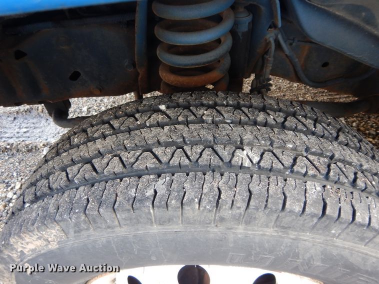 image for item GF9983 2004 Ford E350 Super Duty shuttle bus