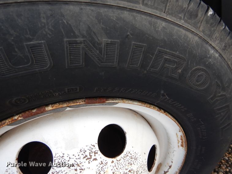 image for item GF9983 2004 Ford E350 Super Duty shuttle bus