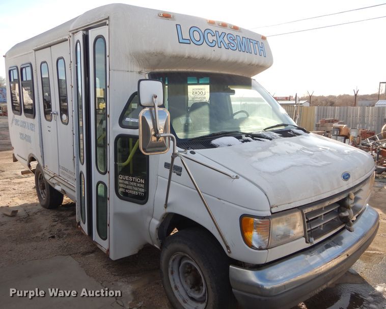 image for item GF9984 1996 Ford Econoline E350 shuttle bus