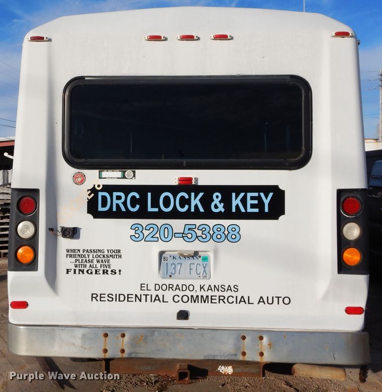 image for item GF9984 1996 Ford Econoline E350 shuttle bus