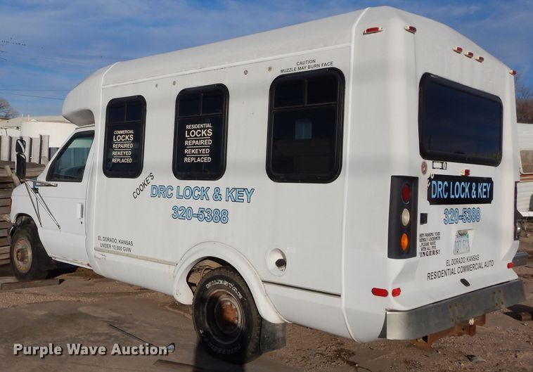 image for item GF9984 1996 Ford Econoline E350 shuttle bus