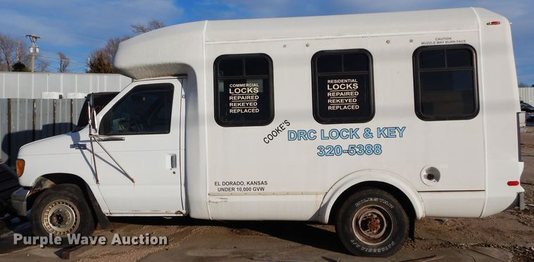 image for item GF9984 1996 Ford Econoline E350 shuttle bus