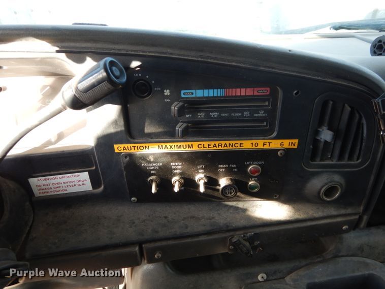 image for item GF9984 1996 Ford Econoline E350 shuttle bus