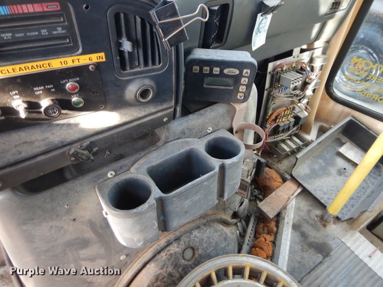 image for item GF9984 1996 Ford Econoline E350 shuttle bus