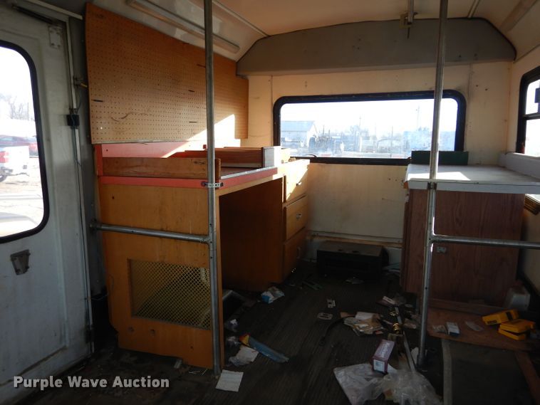 image for item GF9984 1996 Ford Econoline E350 shuttle bus