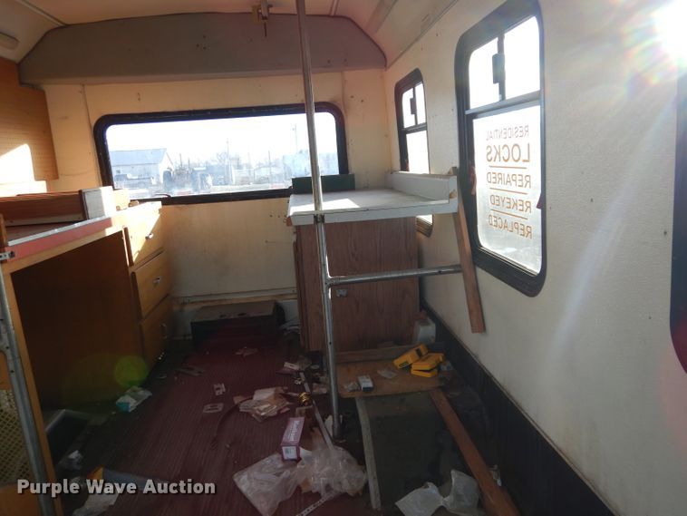 image for item GF9984 1996 Ford Econoline E350 shuttle bus