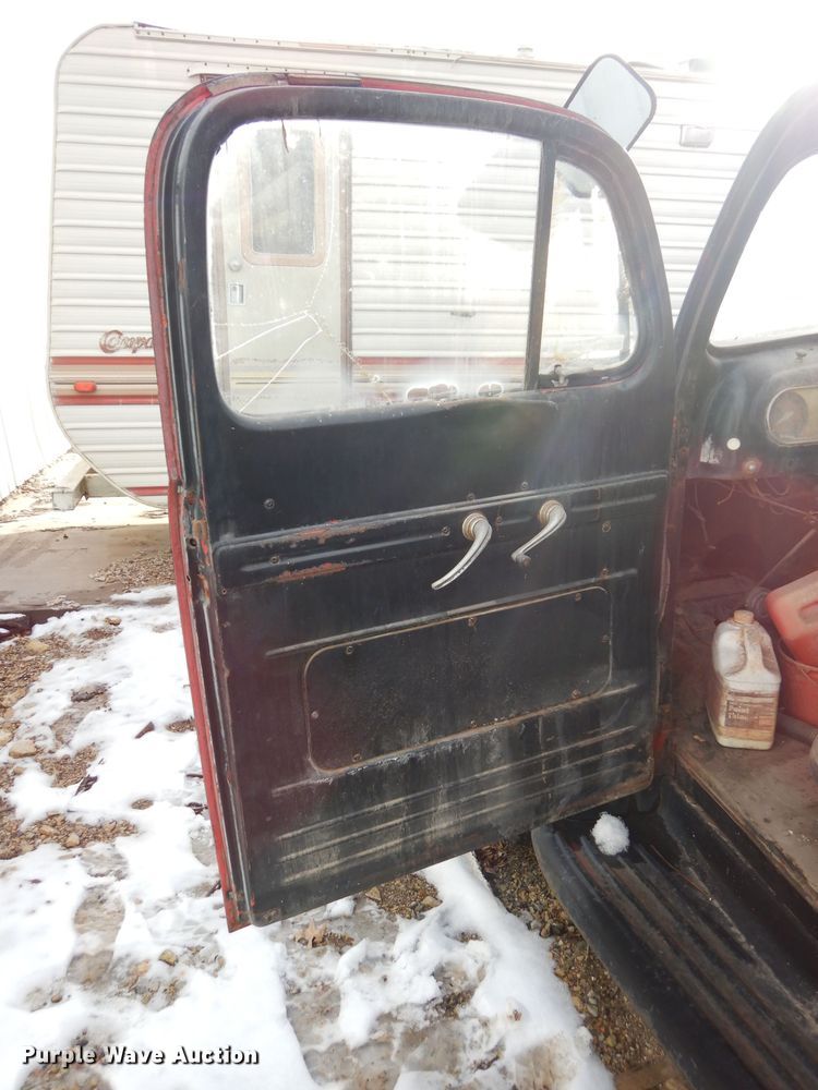 image for item GF9986 1950 Ford F6 dump flatbed truck