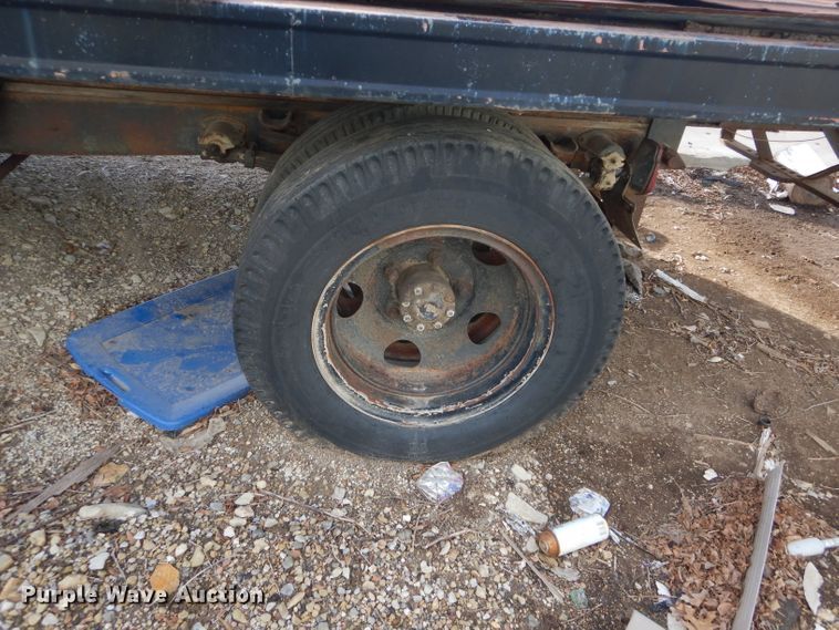 image for item GF9986 1950 Ford F6 dump flatbed truck