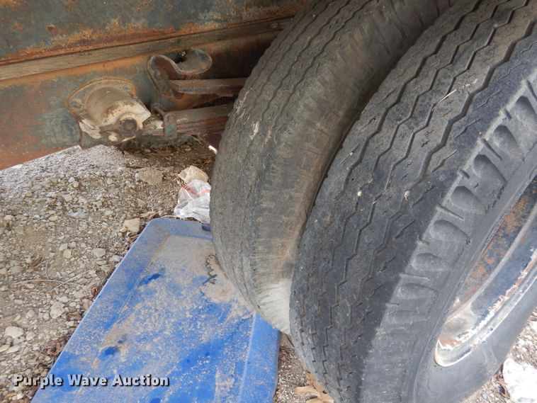 image for item GF9986 1950 Ford F6 dump flatbed truck