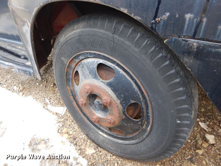 image for item GF9986 1950 Ford F6 dump flatbed truck