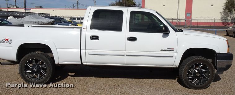 image for item GI9779 2003 Chevrolet Silverado 2500HD Crew Cab pickup truck