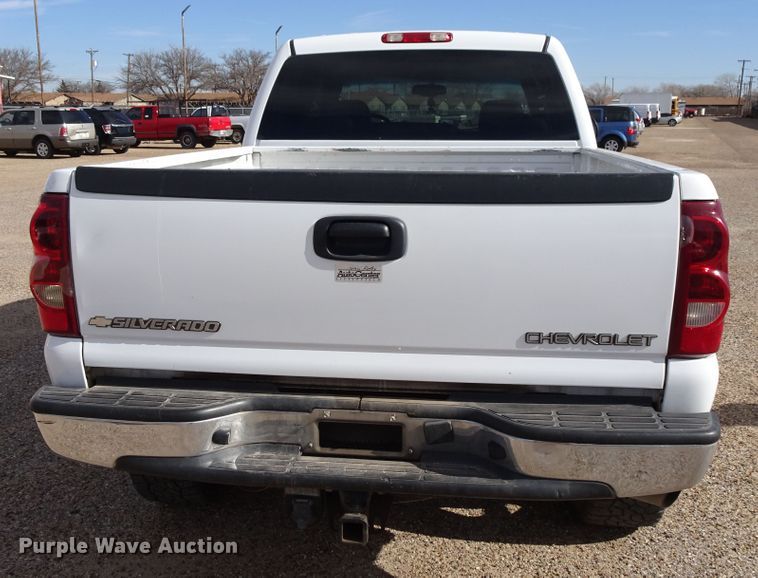 image for item GI9779 2003 Chevrolet Silverado 2500HD Crew Cab pickup truck