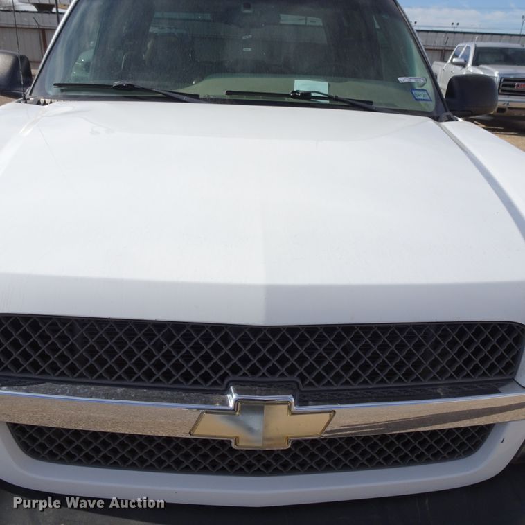 image for item GI9779 2003 Chevrolet Silverado 2500HD Crew Cab pickup truck