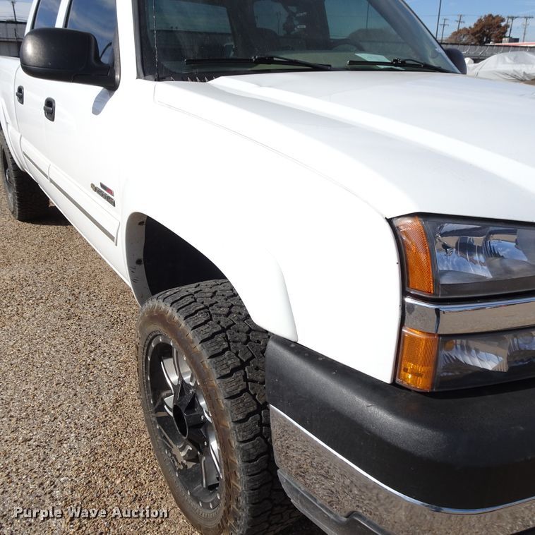 image for item GI9779 2003 Chevrolet Silverado 2500HD Crew Cab pickup truck