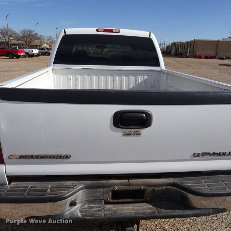 image for item GI9779 2003 Chevrolet Silverado 2500HD Crew Cab pickup truck