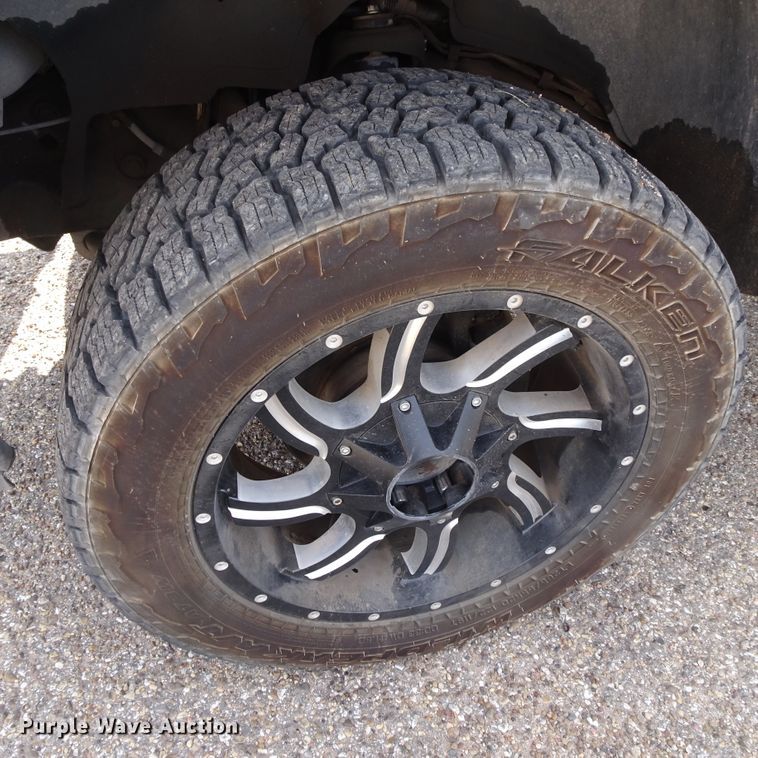 image for item GI9779 2003 Chevrolet Silverado 2500HD Crew Cab pickup truck