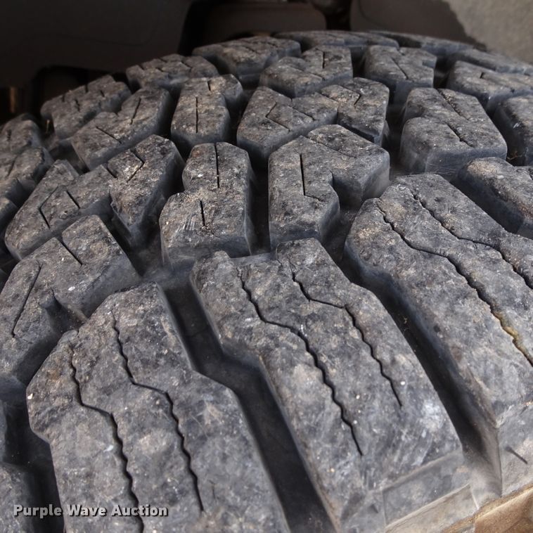 image for item GI9779 2003 Chevrolet Silverado 2500HD Crew Cab pickup truck