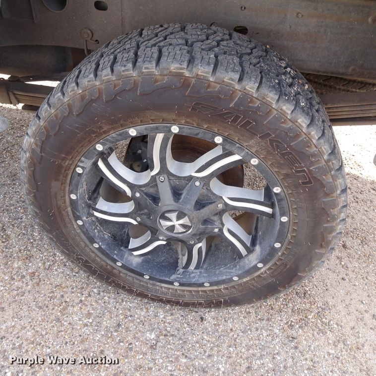 image for item GI9779 2003 Chevrolet Silverado 2500HD Crew Cab pickup truck