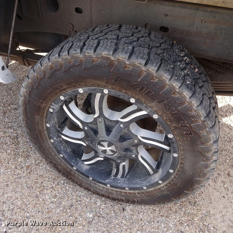 image for item GI9779 2003 Chevrolet Silverado 2500HD Crew Cab pickup truck