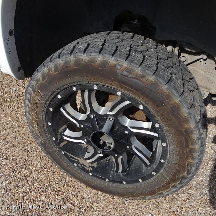 image for item GI9779 2003 Chevrolet Silverado 2500HD Crew Cab pickup truck