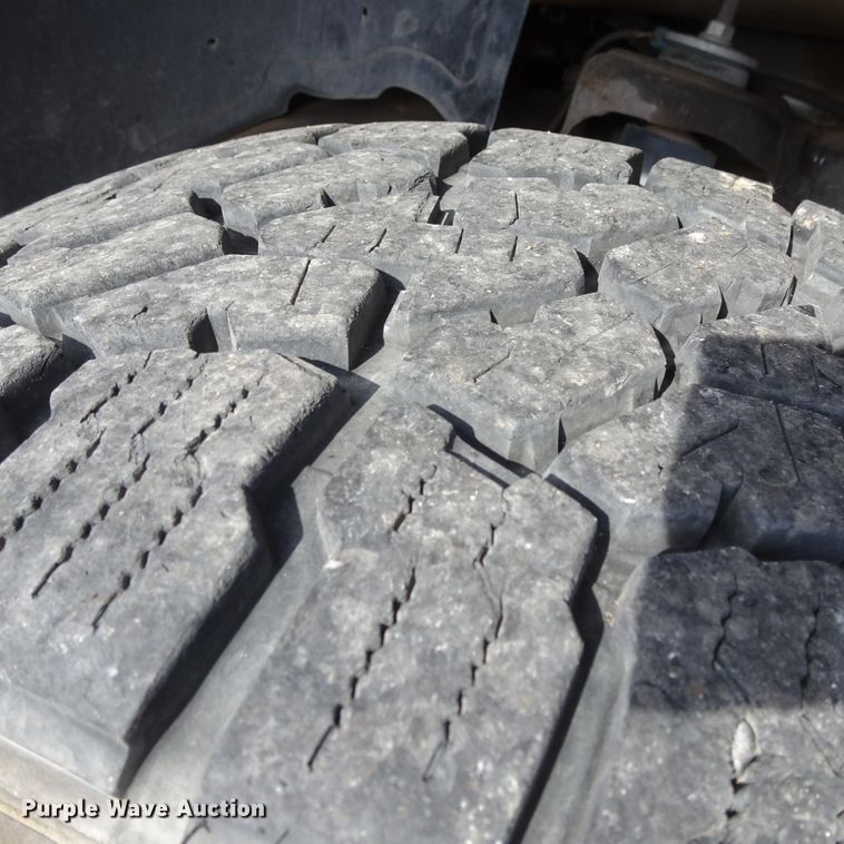 image for item GI9779 2003 Chevrolet Silverado 2500HD Crew Cab pickup truck