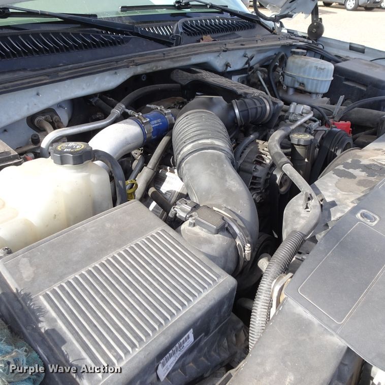 image for item GI9779 2003 Chevrolet Silverado 2500HD Crew Cab pickup truck