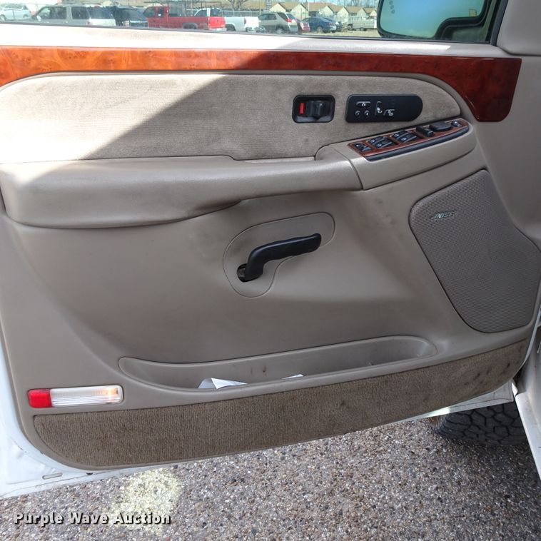 image for item GI9779 2003 Chevrolet Silverado 2500HD Crew Cab pickup truck