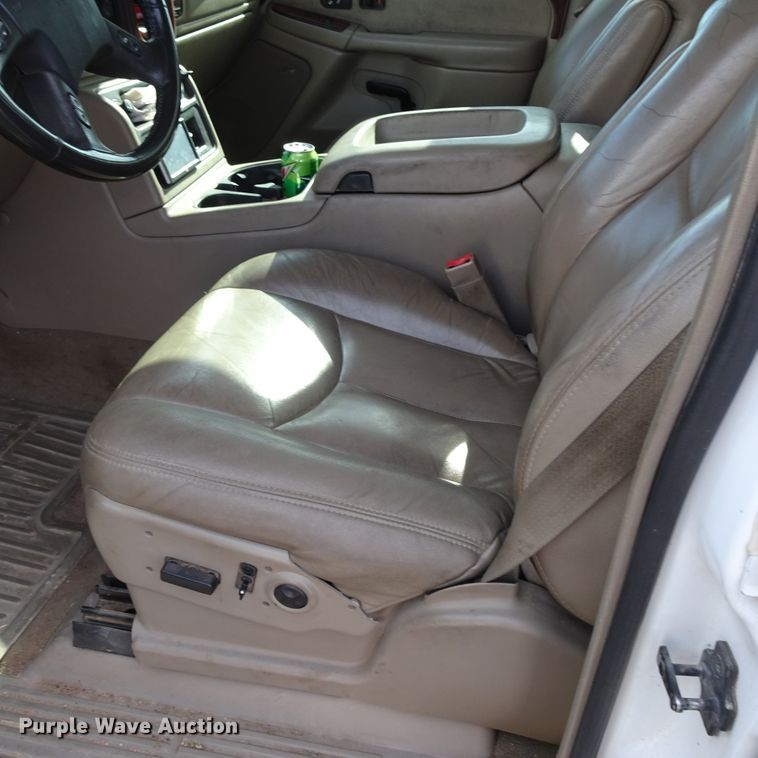 image for item GI9779 2003 Chevrolet Silverado 2500HD Crew Cab pickup truck