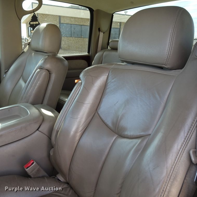 image for item GI9779 2003 Chevrolet Silverado 2500HD Crew Cab pickup truck