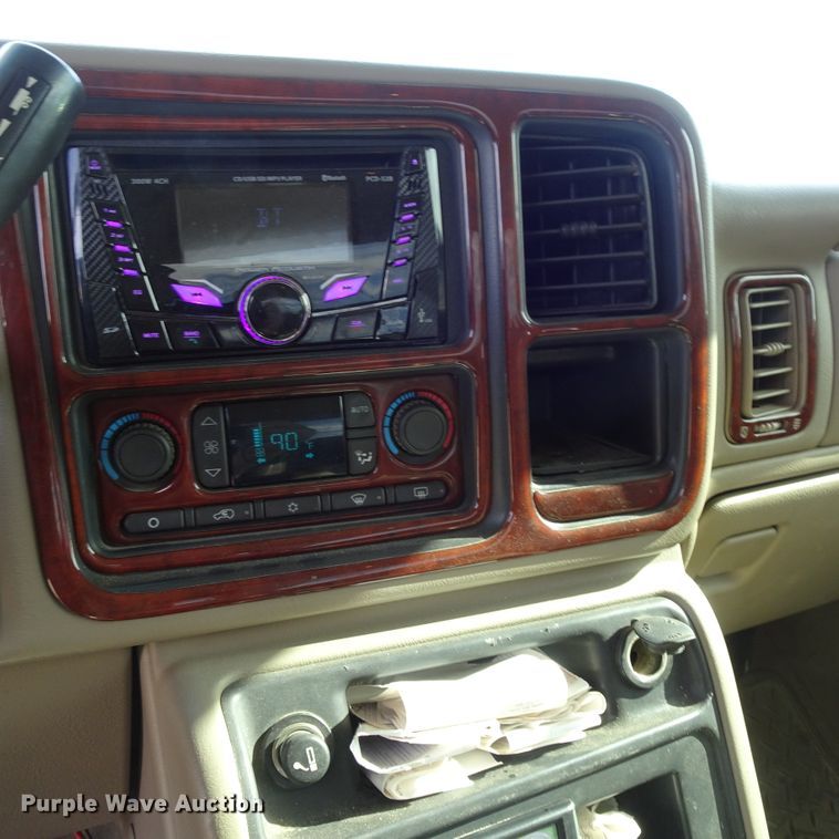 image for item GI9779 2003 Chevrolet Silverado 2500HD Crew Cab pickup truck