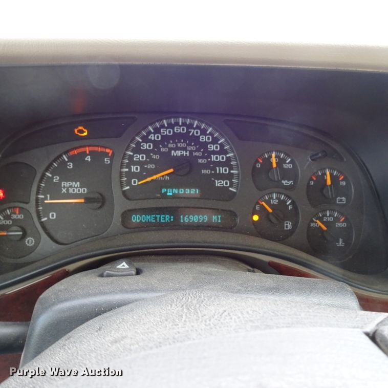 image for item GI9779 2003 Chevrolet Silverado 2500HD Crew Cab pickup truck