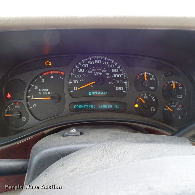 image for item GI9779 2003 Chevrolet Silverado 2500HD Crew Cab pickup truck