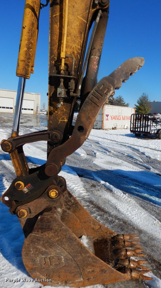 image for item DE4212 2012 Komatsu PC88MR-8 mini excavator