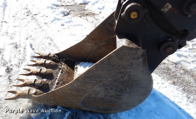 image for item DE4212 2012 Komatsu PC88MR-8 mini excavator