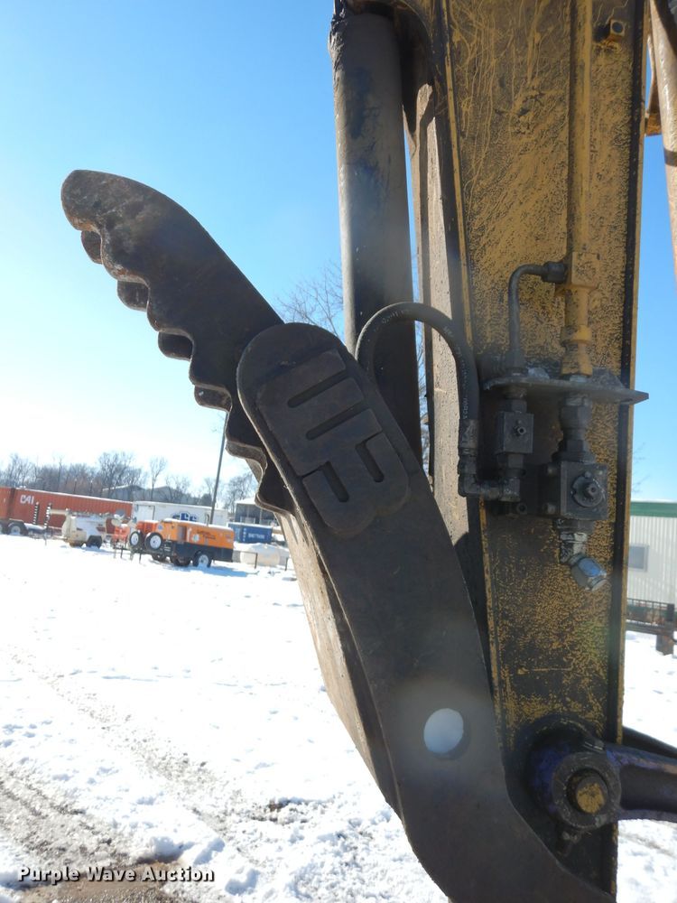 image for item DE4212 2012 Komatsu PC88MR-8 mini excavator