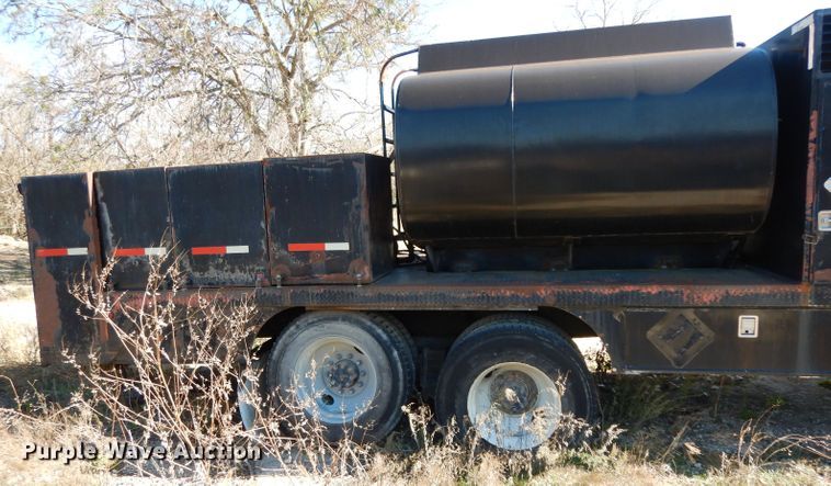 image for item DF2598 1989 Mack R690ST service truck