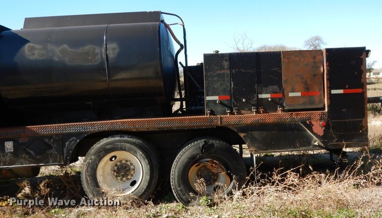 image for item DF2598 1989 Mack R690ST service truck