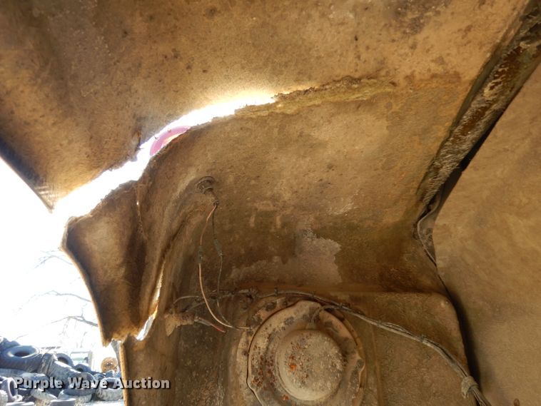 image for item DF2598 1989 Mack R690ST service truck