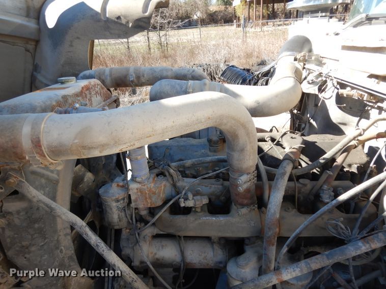 image for item DF2598 1989 Mack R690ST service truck