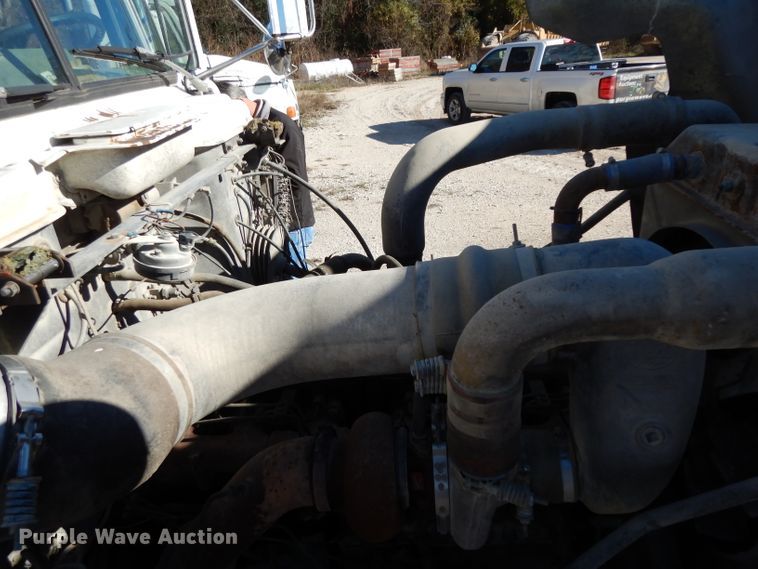 image for item DF2598 1989 Mack R690ST service truck