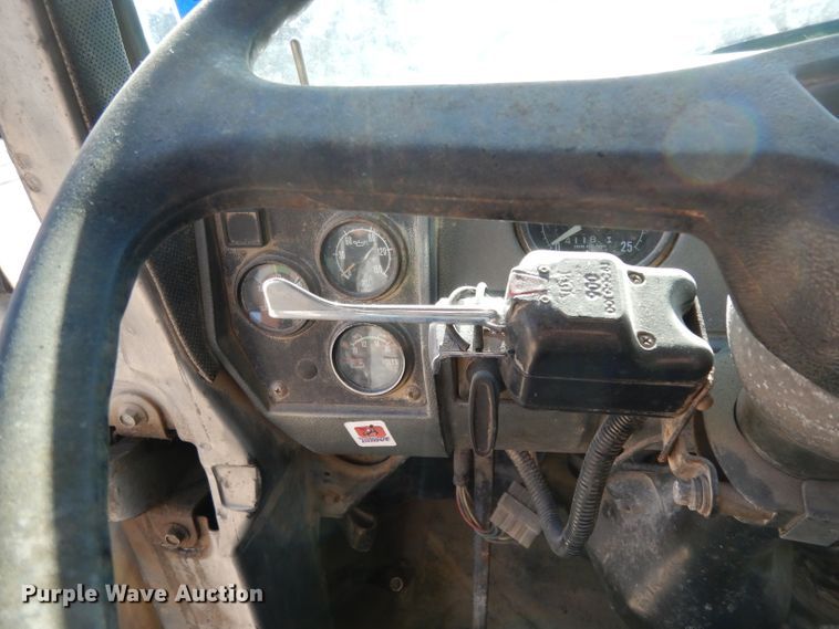 image for item DF2598 1989 Mack R690ST service truck