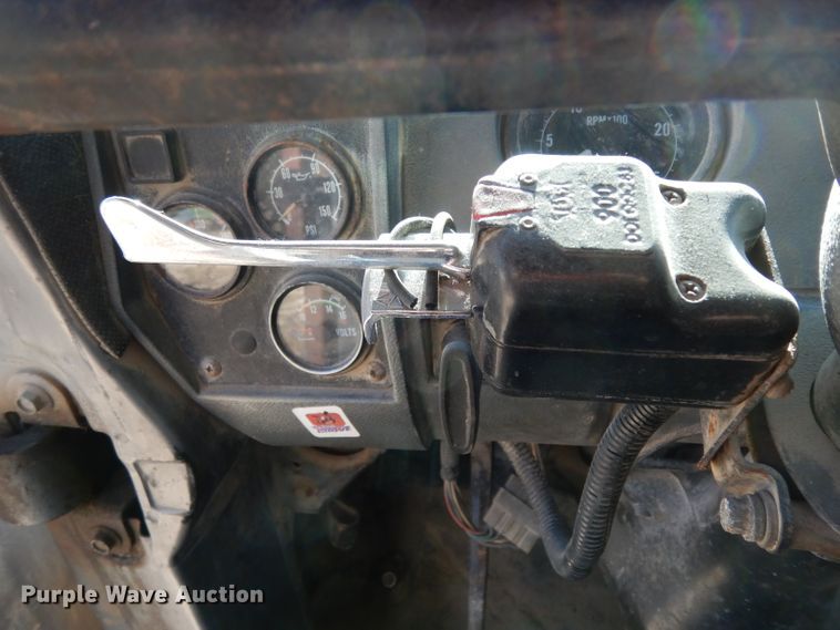 image for item DF2598 1989 Mack R690ST service truck