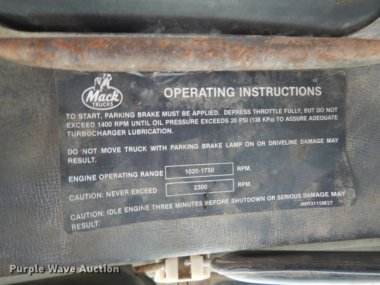 image for item DF2598 1989 Mack R690ST service truck