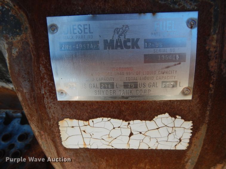 image for item DF2598 1989 Mack R690ST service truck