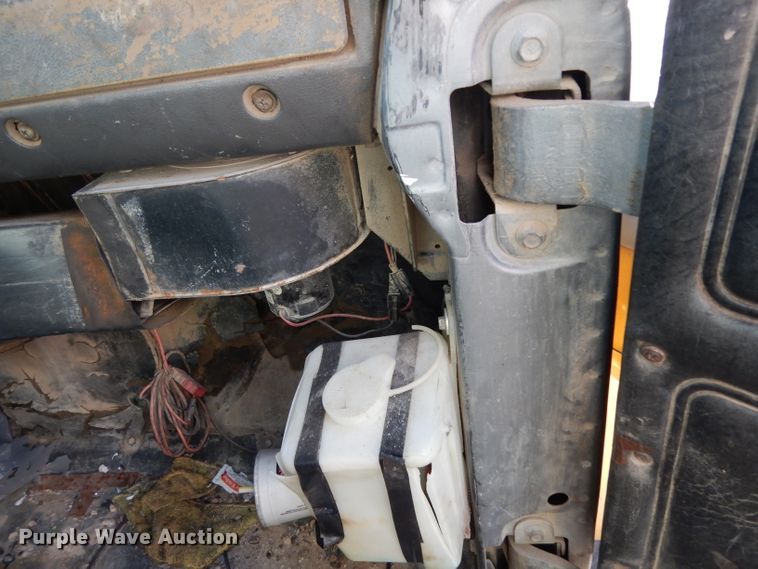 image for item DF2598 1989 Mack R690ST service truck