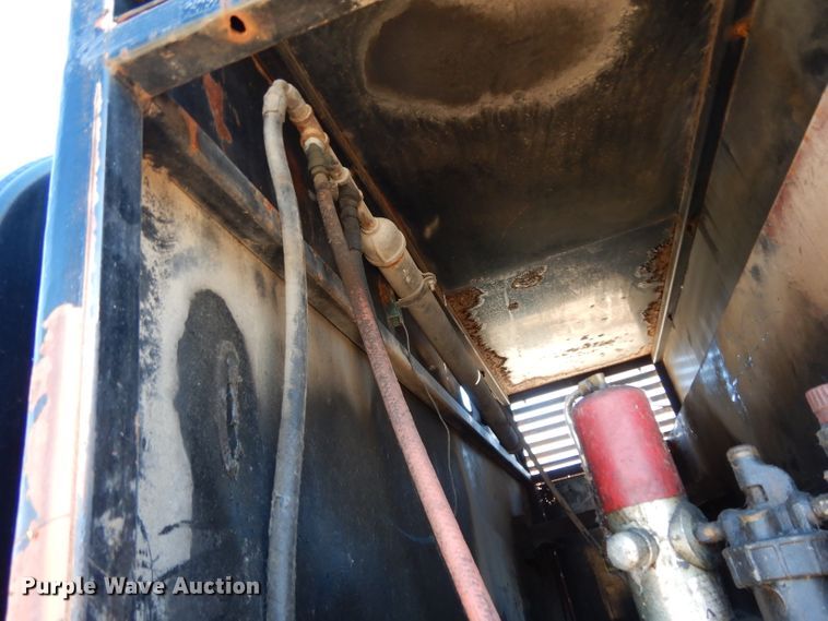 image for item DF2598 1989 Mack R690ST service truck