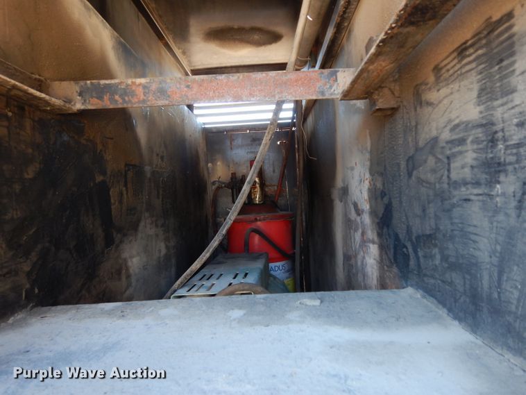 image for item DF2598 1989 Mack R690ST service truck