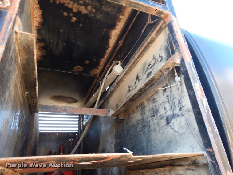 image for item DF2598 1989 Mack R690ST service truck