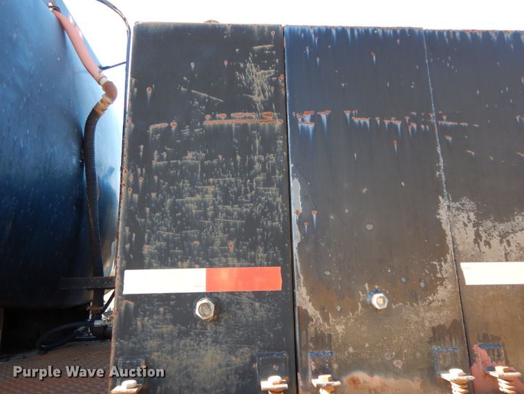 image for item DF2598 1989 Mack R690ST service truck