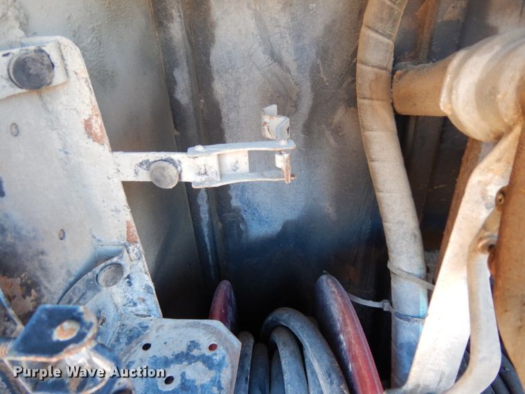 image for item DF2598 1989 Mack R690ST service truck